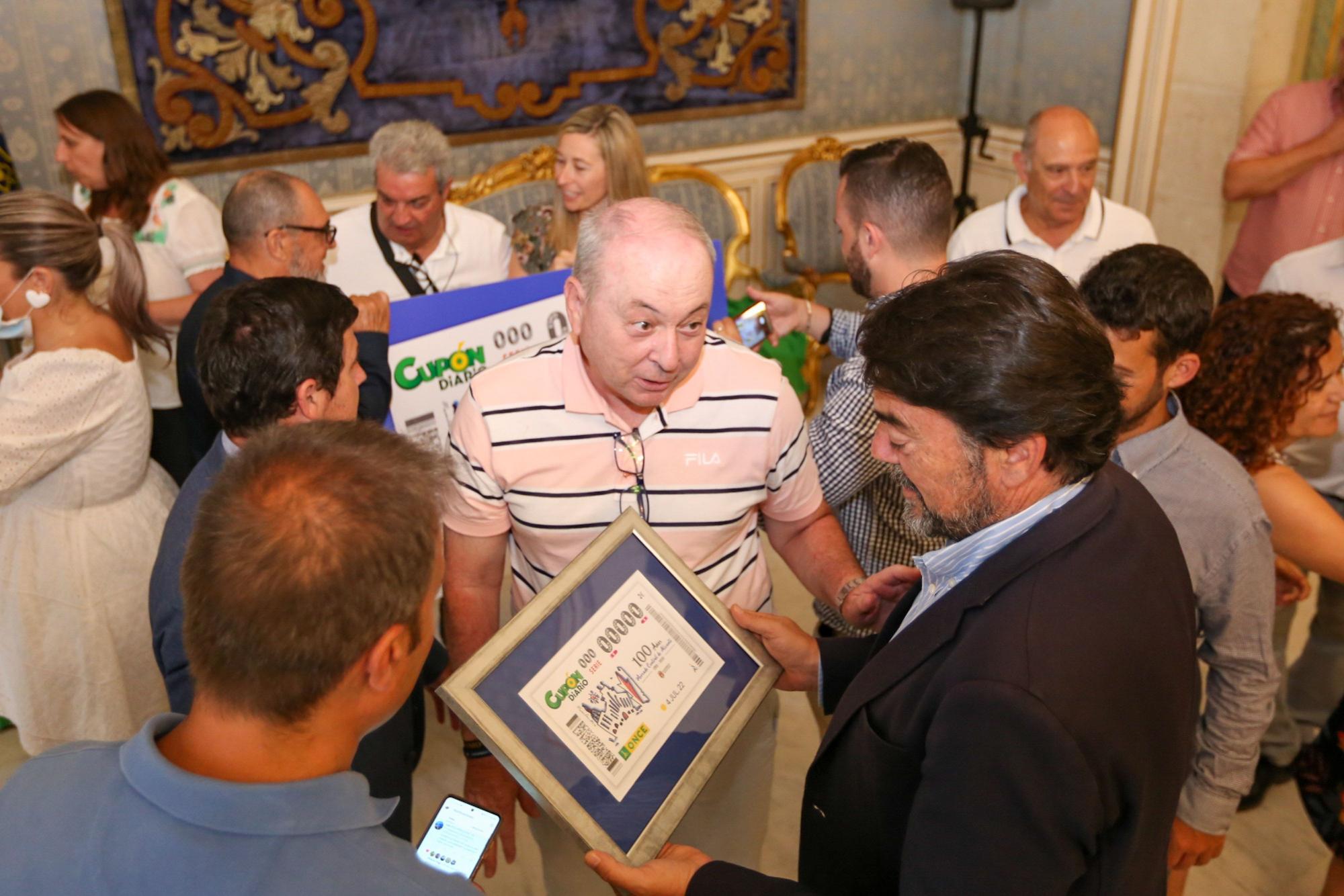 Presentación del cupón conmemorativo del centenario del Mercado Central