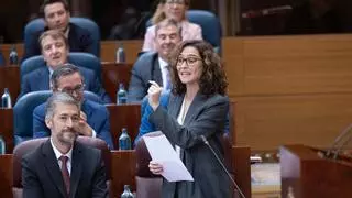 Ayuso acusa a la izquierda de usar la muerte de Maricarmen: "Hay fondos buitre y políticos buitres, ustedes"