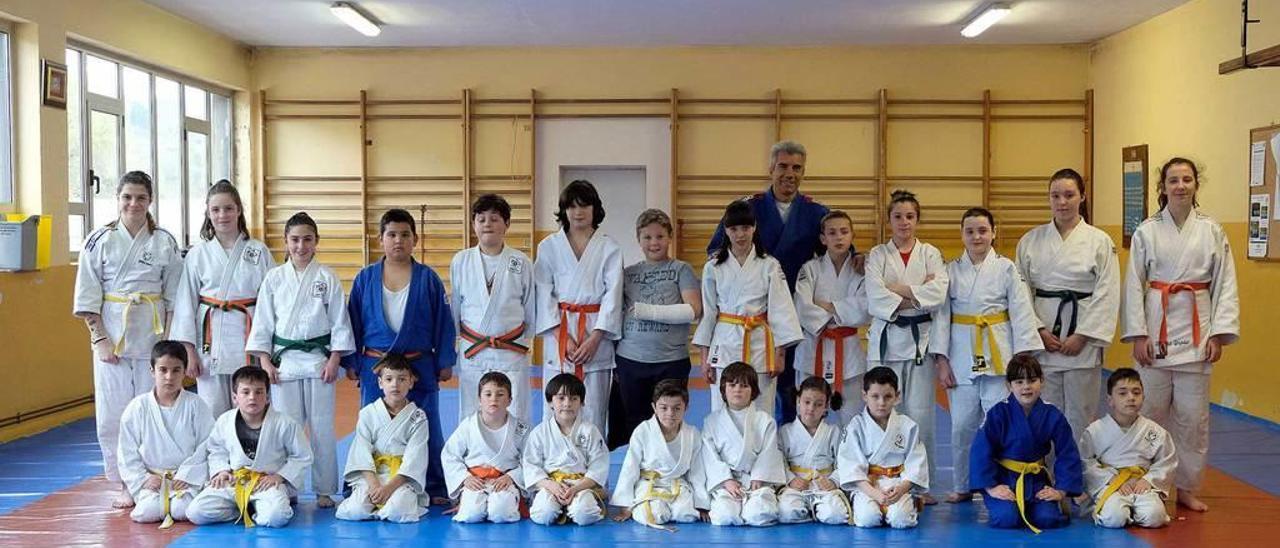 Los deportistas del Judo Lena.