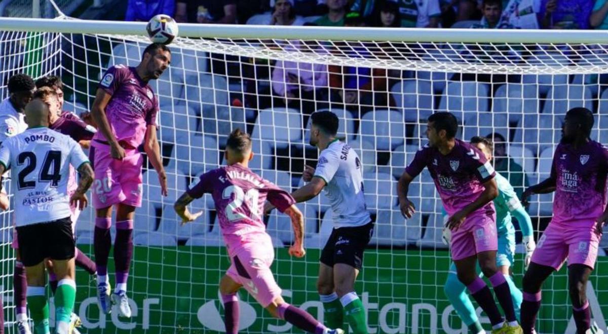 Málaga y Racing se verán las caras en un momento agónico de la temporada. LaLiga