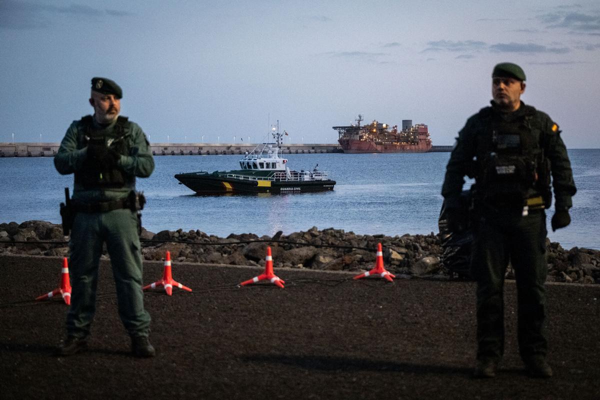 Los ministros de Sanidad, Interior y Política Territorial en el puerto de Granadilla