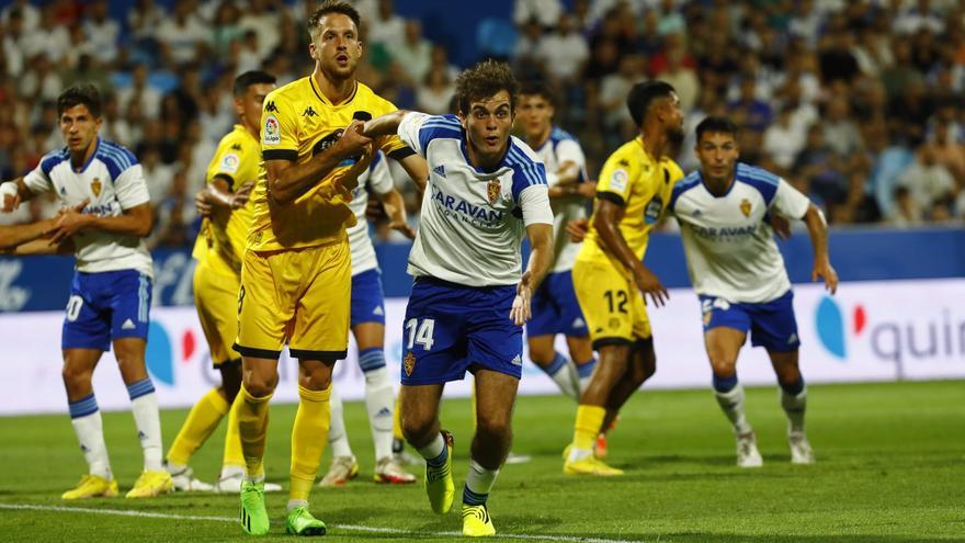 Francho inicia un desmarque en un córner frente al Lugo