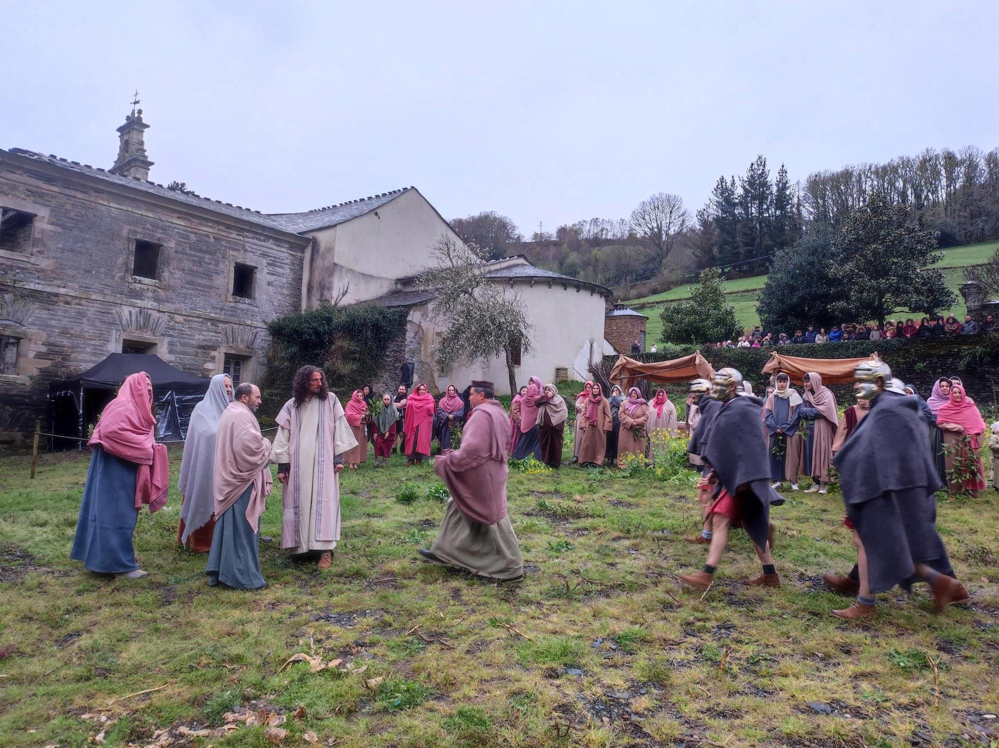 En imágenes: El espectacular vía crucis viviente de Villanueva de Oscos