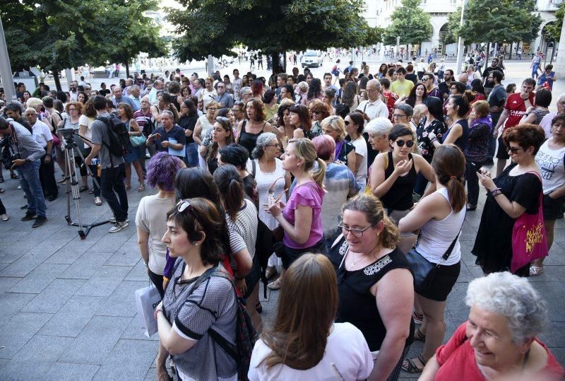 Concentraciones contra el asesinato machista en Zaragoza