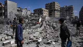 Al menos 70 muertos en las primeras horas del tercer día de ataques israelíes sobre Gaza