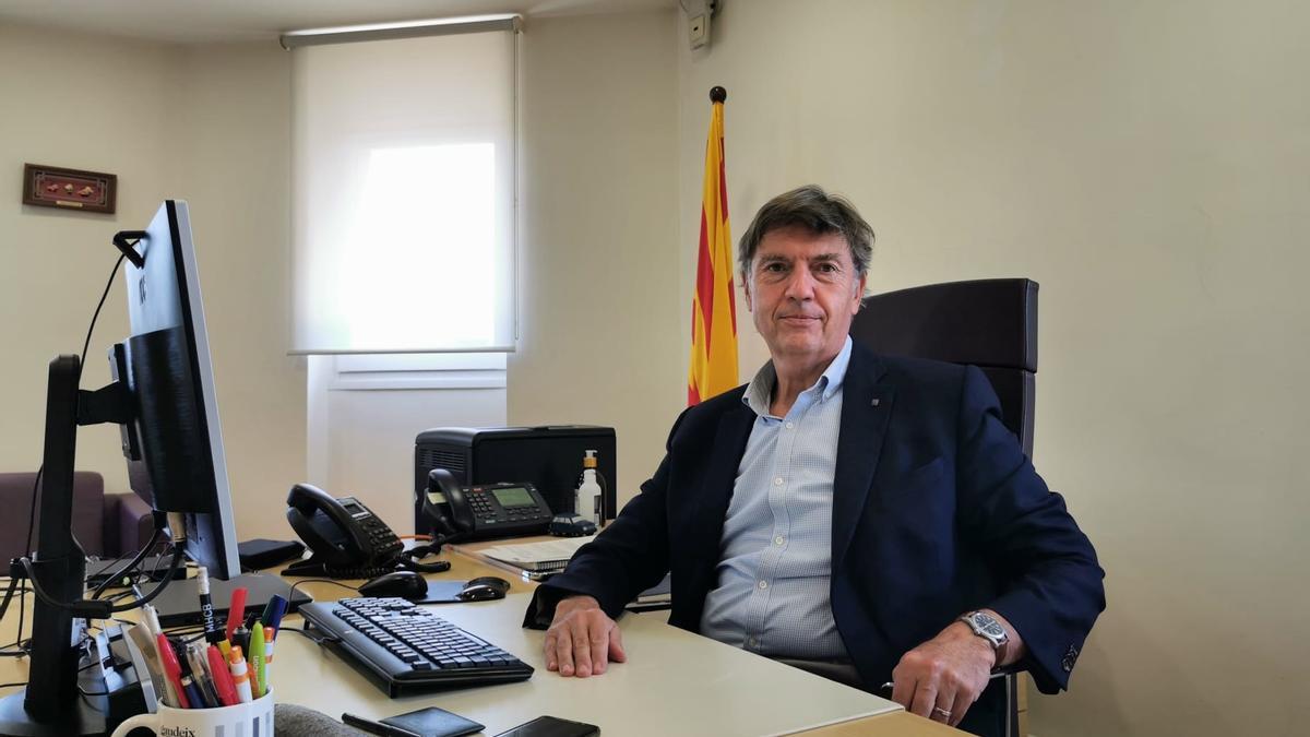El director general de Prevenció, Extinció d’Incendis i Salvaments, Joan Delort, al seu despatx