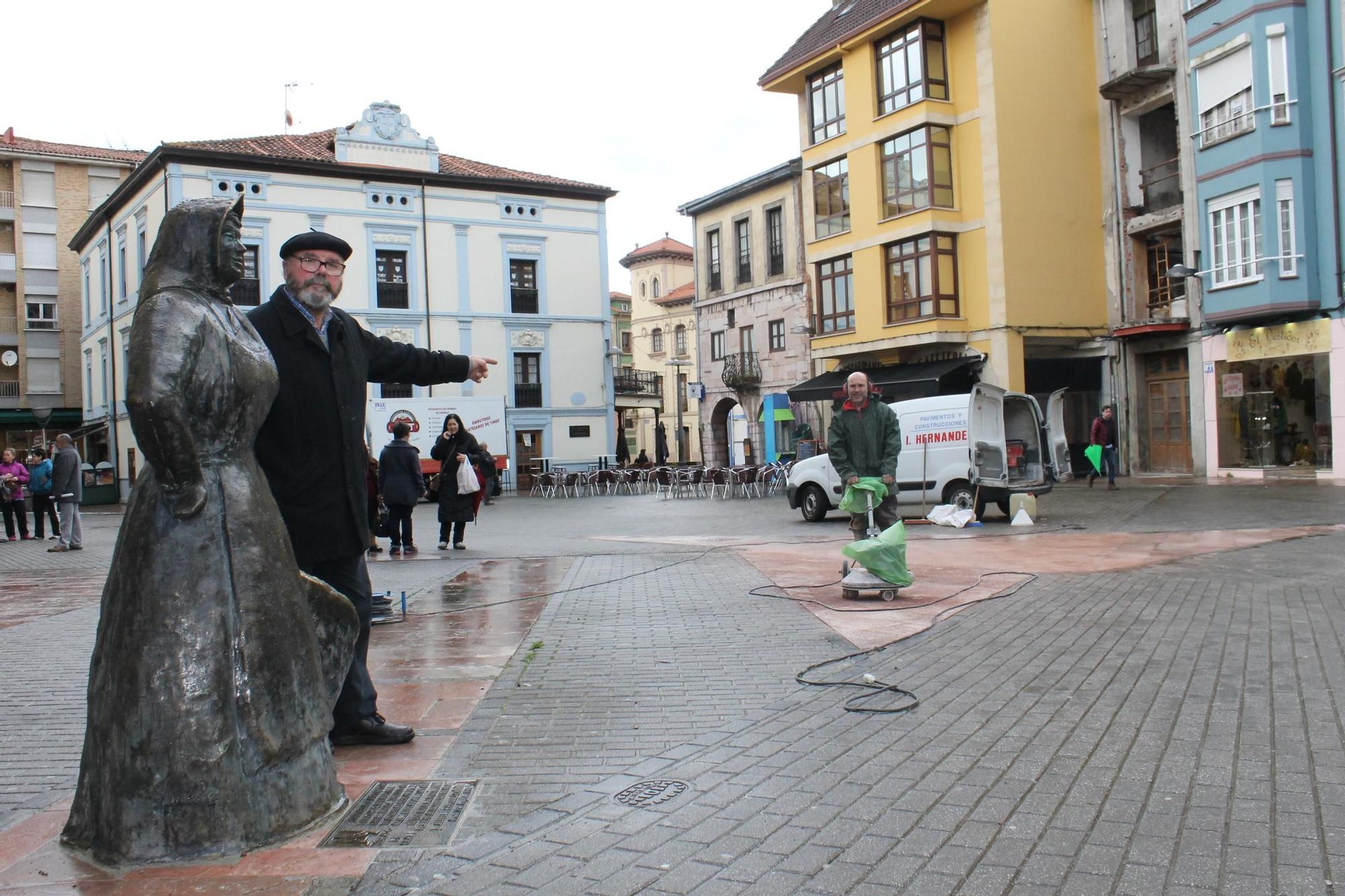 Bodas de plata de "La Muyerina" de Grado: historia en imágenes de la popular escultura