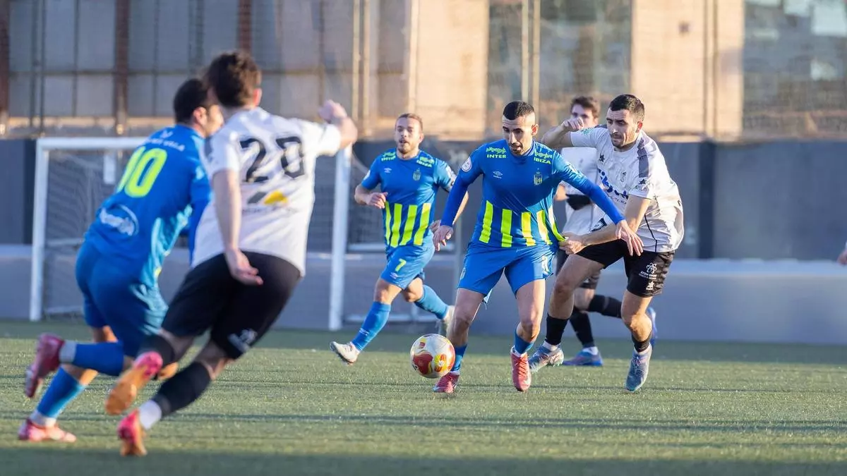 Una victoria, un empate y una derrota para los equipos pitiusos en Tercera RFEF