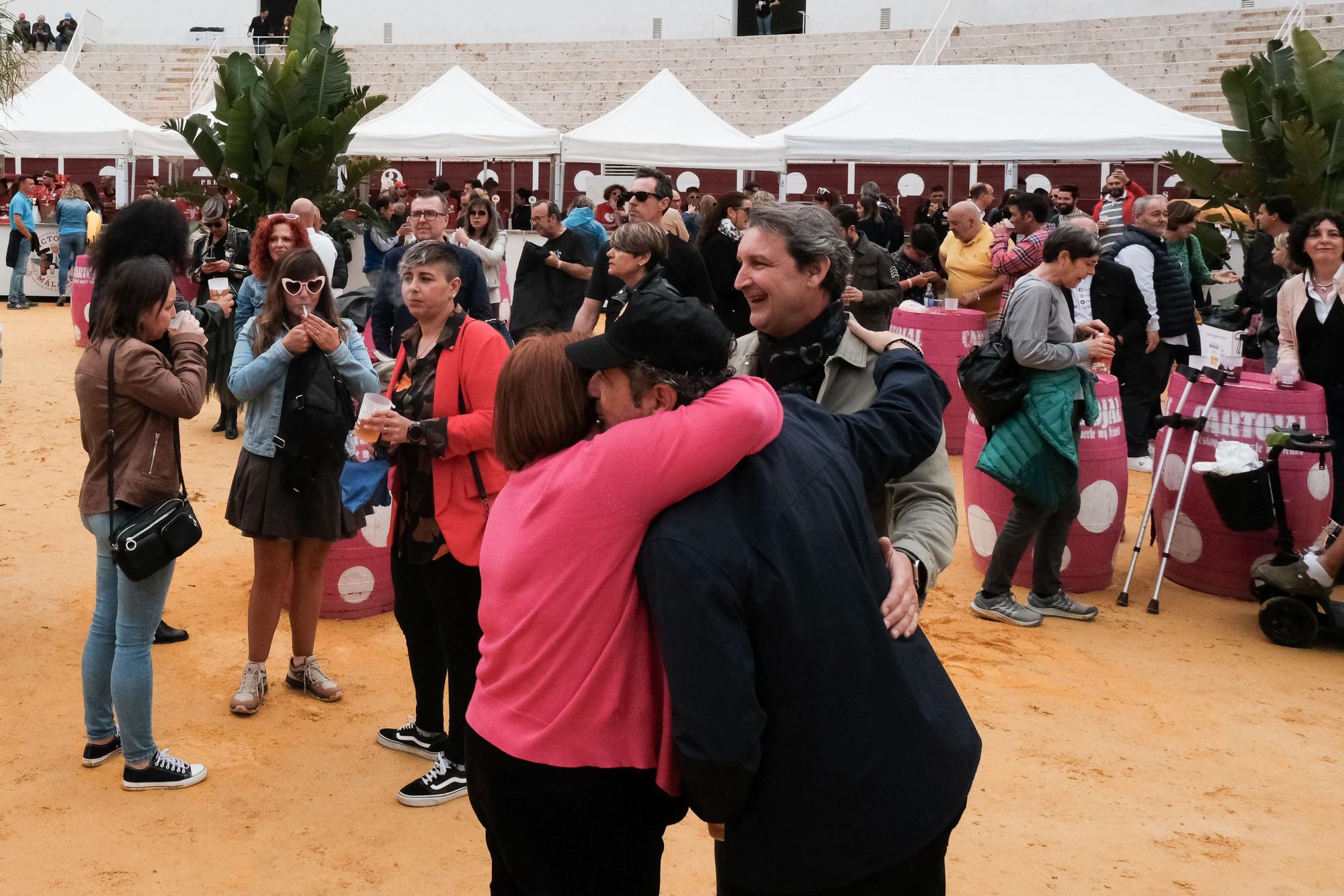 El Festival Solidario Soles de Málaga, organizado por la Fundación el Pimpi, se celebra este sábado en la Plaza de Toros de la Malagueta a beneficio de colectivos sociales y ONG, este año la mayoría de ellas relacionadas con los mayores.