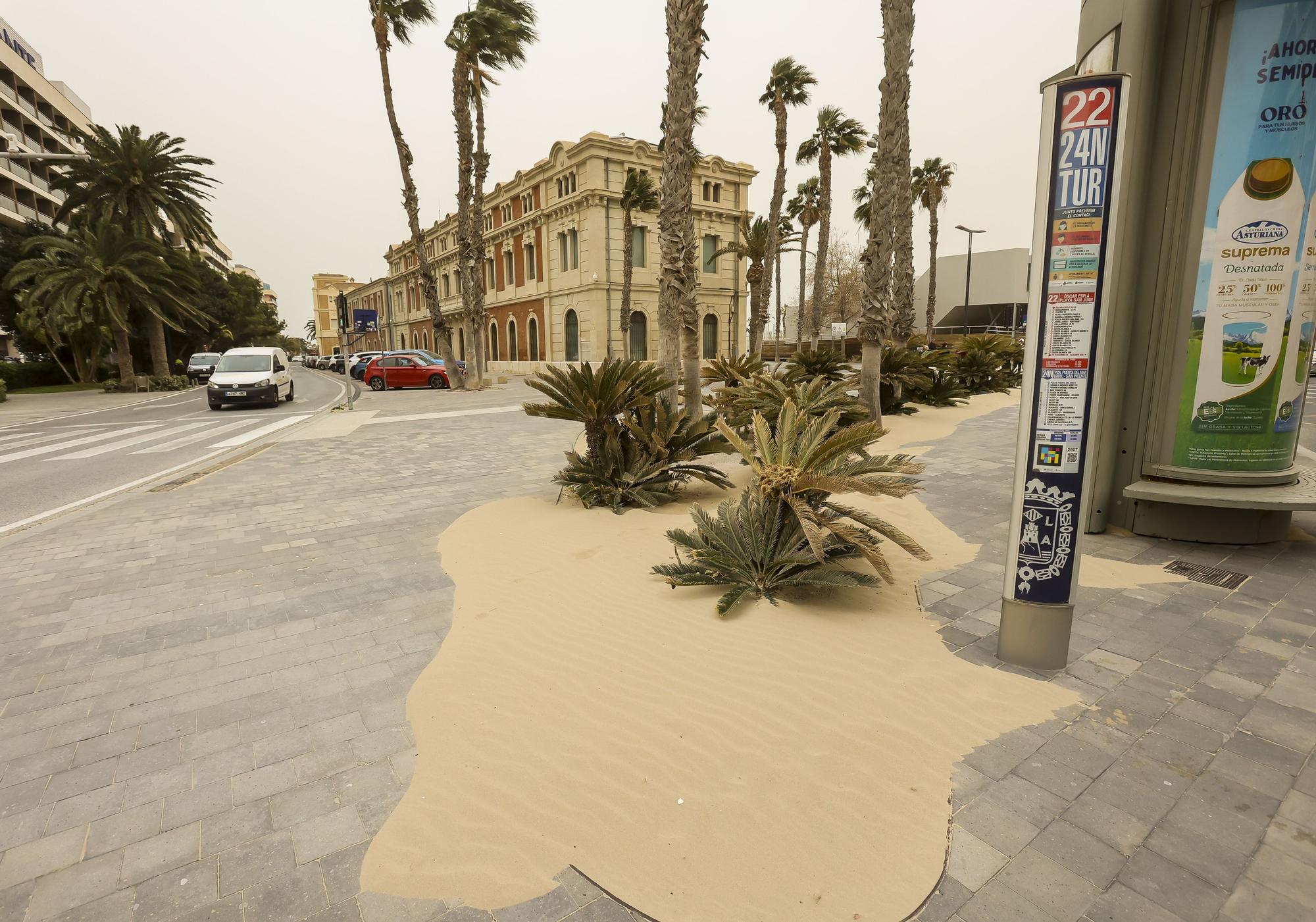 El polvo sahariano ensucia la ciudad de Alicante