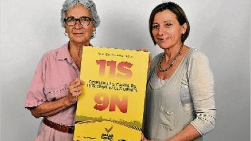 A la dreta, la presidenta de l&#039;ANC, Carme Forcadell, amb la presidenta d&#039;Òmnium, Muriel Casals