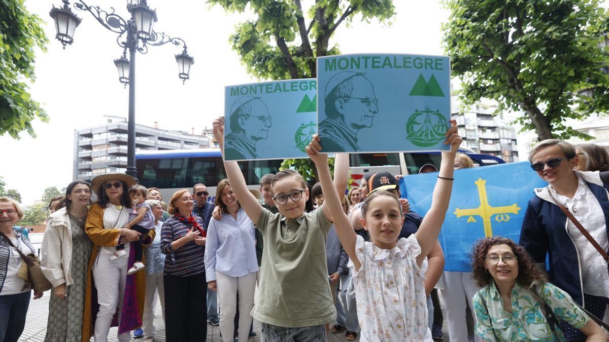 Cientos de asturianos se desplazan a Madrid para ver al Papa