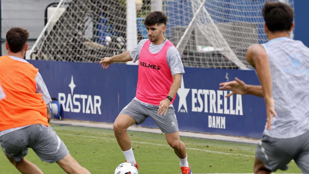 Javi Hernández sufre una fractura en el quinto metatarsiano del pie derecho