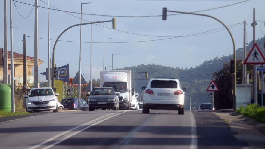 Reclaman el encendido del semáforo de A Pantrigueira para evitar accidentes
