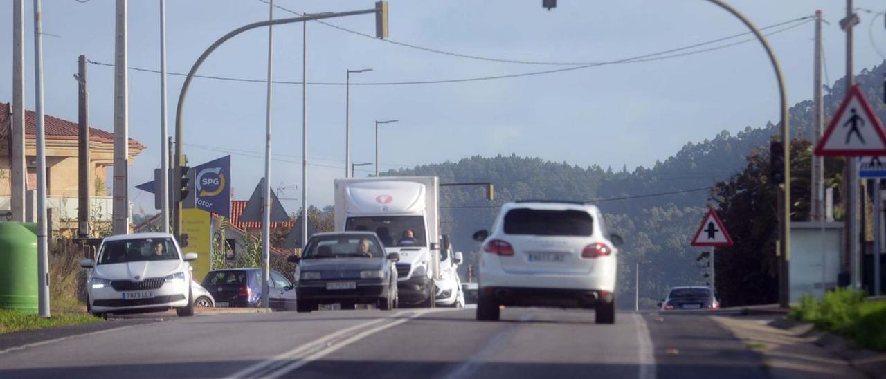 Cruce semafórico de A Pantrigueira, que permanece inutilizado desde hace dos semanas.