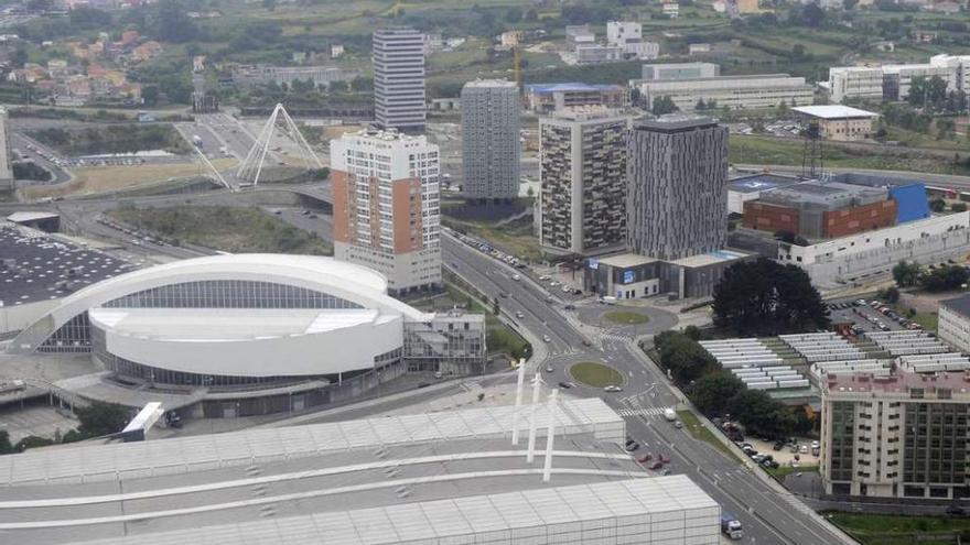 La avenida de la Universidad, con el Coliseum y el recinto ferial a la izquierda.