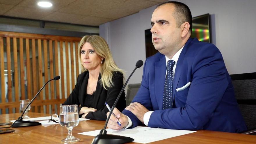 Eva Montesinos y Carlos Giménez, hoy en la rueda de prensa que han ofrecido en el Ayuntamiento de Alicante