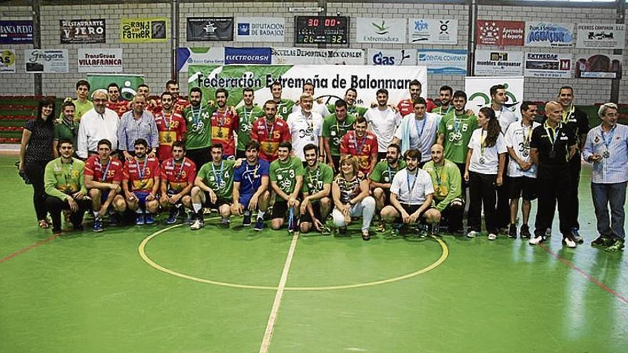 La selección española universitaria supera a Extremadura en el aniversario de la federación