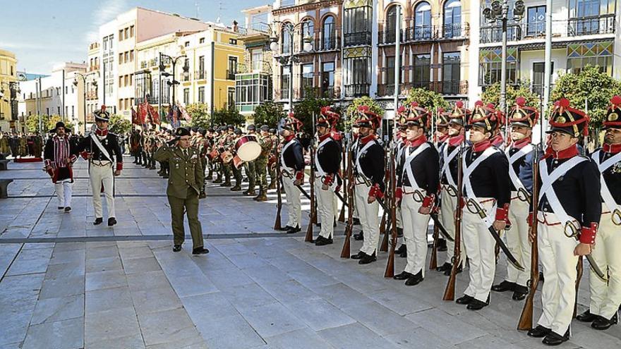 Héroe de Badajoz tras 120 días de gloria