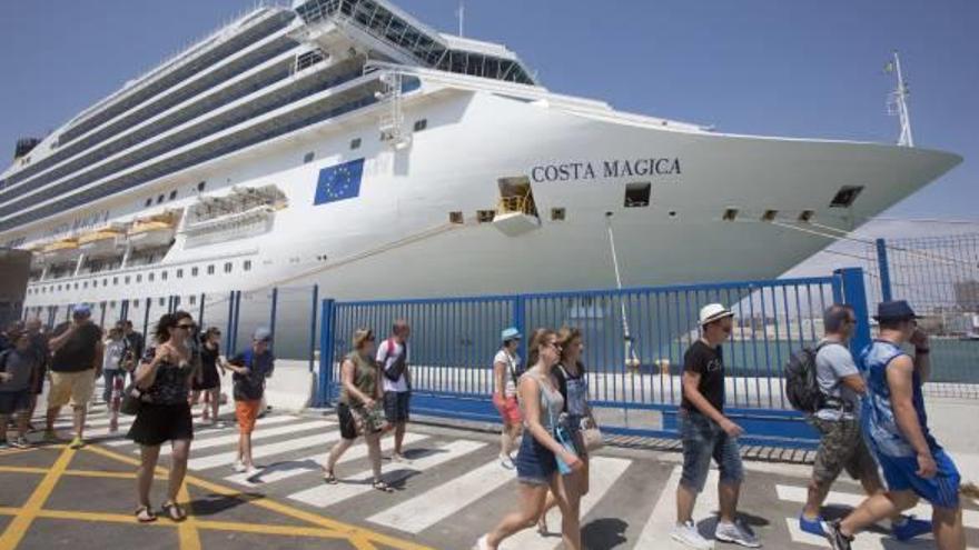 Alfombra roja a los cruceristas