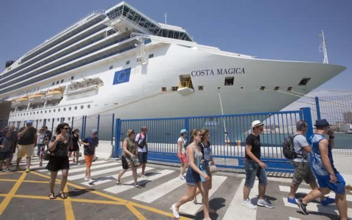 Alfombra roja a los cruceristas