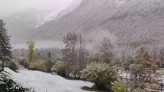 La nieve deja una preciosa postal del Pirineo desde el parador de Bielsa