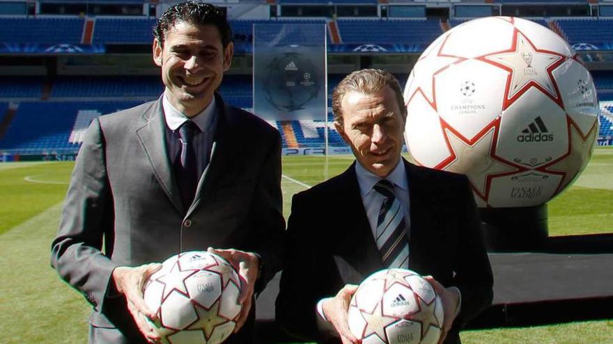 Fernando Hierro, a la izquierda, con Emilio Butragueño.