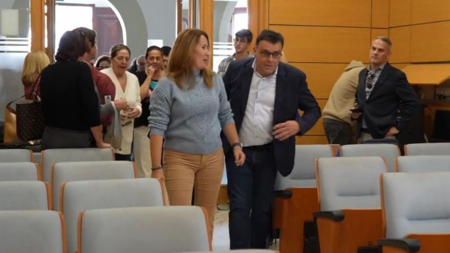 La presidenta insular, Lola García, junto al consejero regional, Manuel Miranda, antes de la reunión, ayer. | | LP/DLP