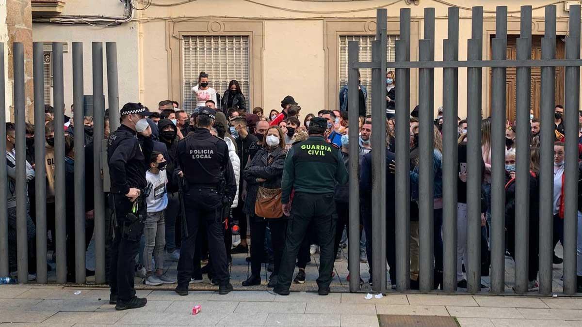 Presó per als dos policies que van agredir un home i la seva filla a Linares