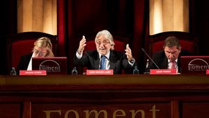GRAFCAT6663. BARCELONA, 01/04/2019.- El presidente de Foment del Treball, Josep Sánchez Llibre (c), junto a la vicepresidenta, Virginia Guinda (i), y el secretario, David Tornos (d), durante la presentación de las propuestas de carácter económico, fiscal y empresarial que la patronal catalana hará llegar a los principales partidos que concurren en las elecciones generales del 28 de abril. EFE/Alejandro García