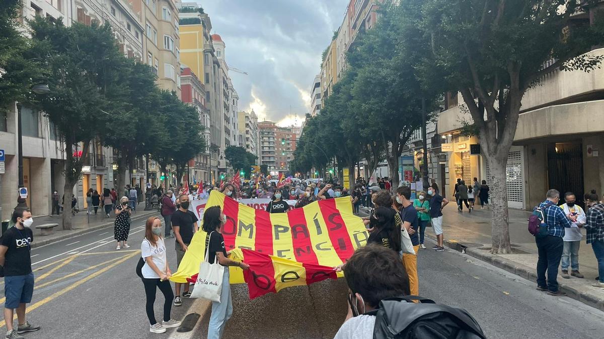 Las manifestaciones pasan por la calle Colón