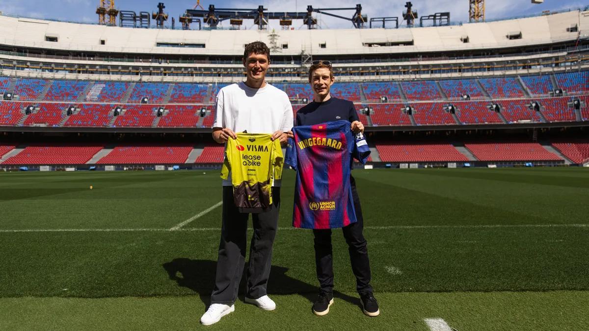 Vingegaard, junto a Christensen en el Camp Nou