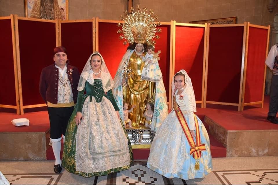 Besamanos a la Virgen.