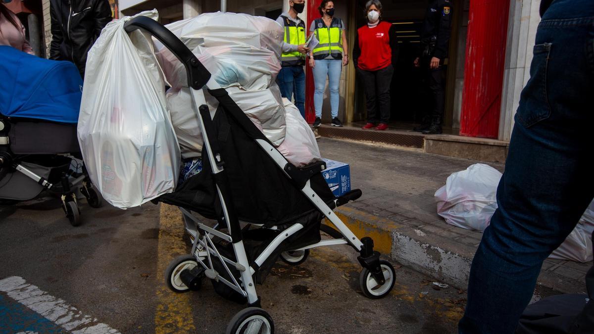 Nuevas caras en las "Colas del hambre"