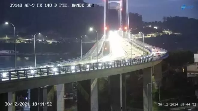 El tráfico se atraganta en varios puntos de Vigo en la antesala de Nochevieja