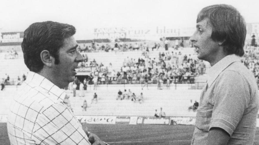 Maldonado habla con Cruyff en el Rico Pérez en marzo del 76.