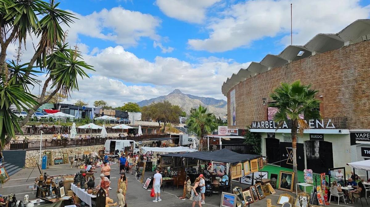 Mercadillo de Puerto Banús, el rastro que se celebra cada sábado en Marbella