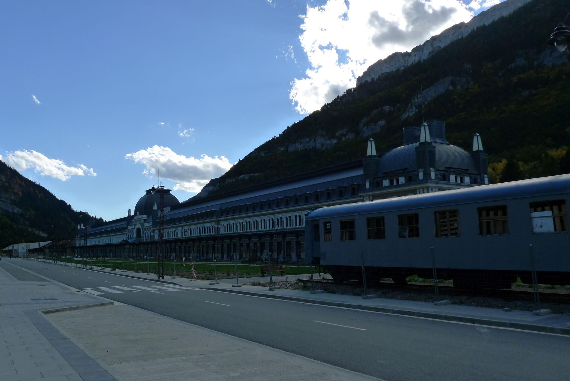 FOTOGALERÍA: Así es y así será el hotel de lujo de la estación de Canfranc