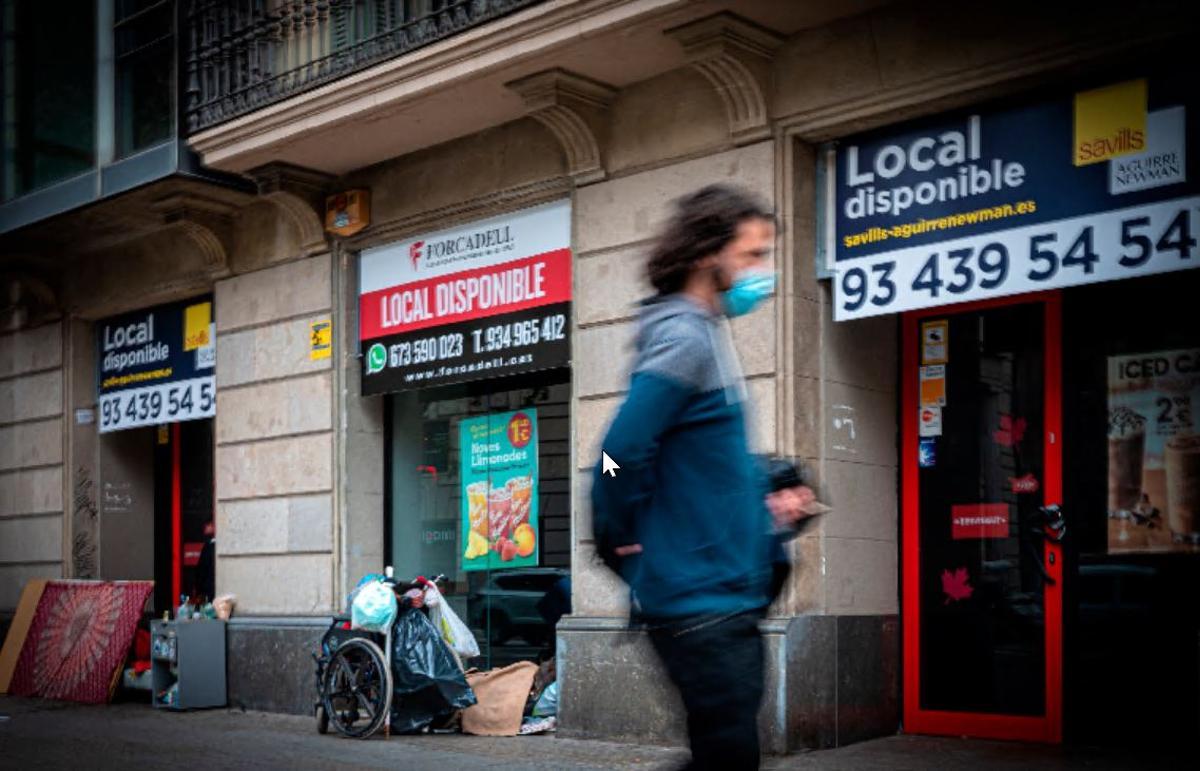 Comercio cerrado por la pandemia en Barcelona. 