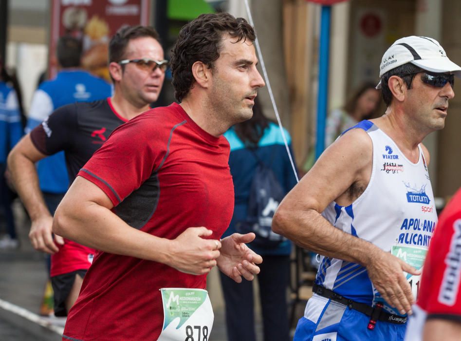 Hamid se adjudica el Medio Maratón de Alicante.