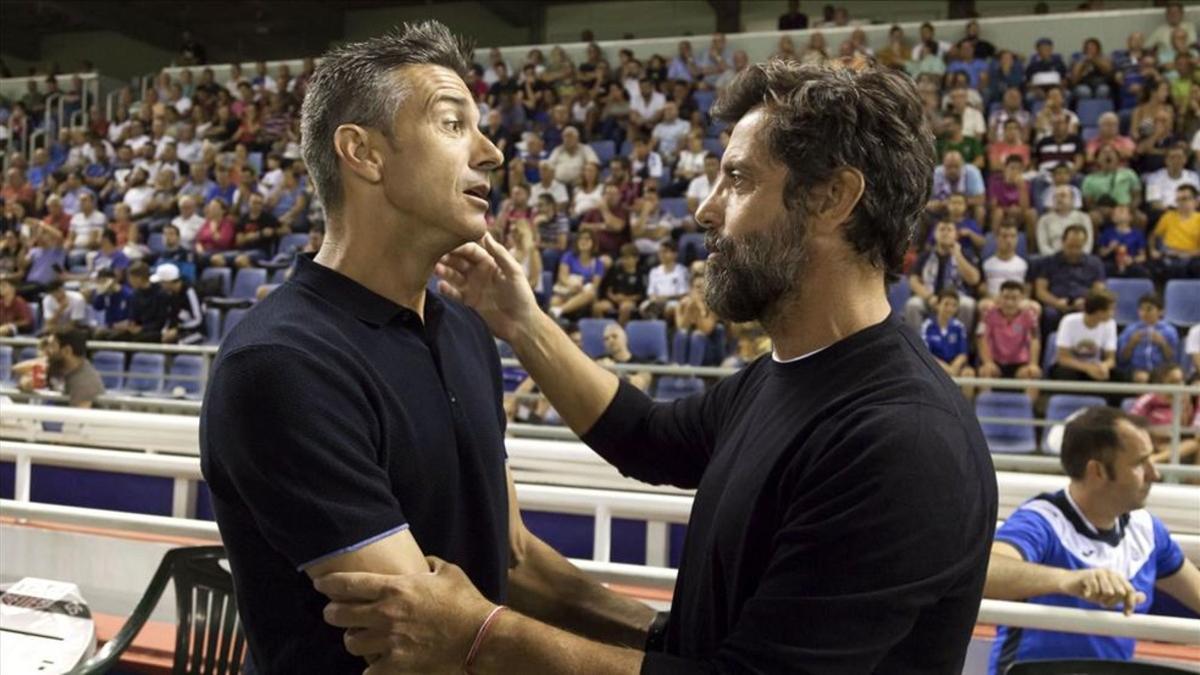 Quique Sánchez saluda al entrenador del Tenerife, Pep Lluís Martí