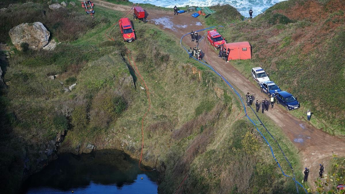 EN IMÁGENES: Despliegue para buscar en una balsa minera de Berbes a Mari Trini y su bebé, desaparecidas hace 38 años