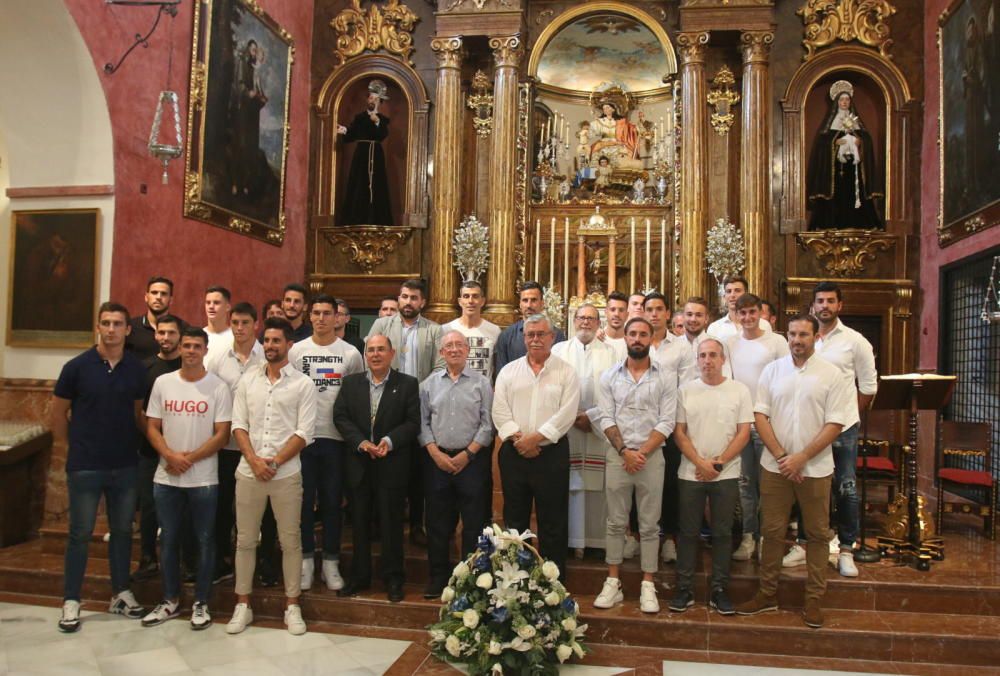 Tradicional ofrenda del Málaga CF a la Divina Pastora