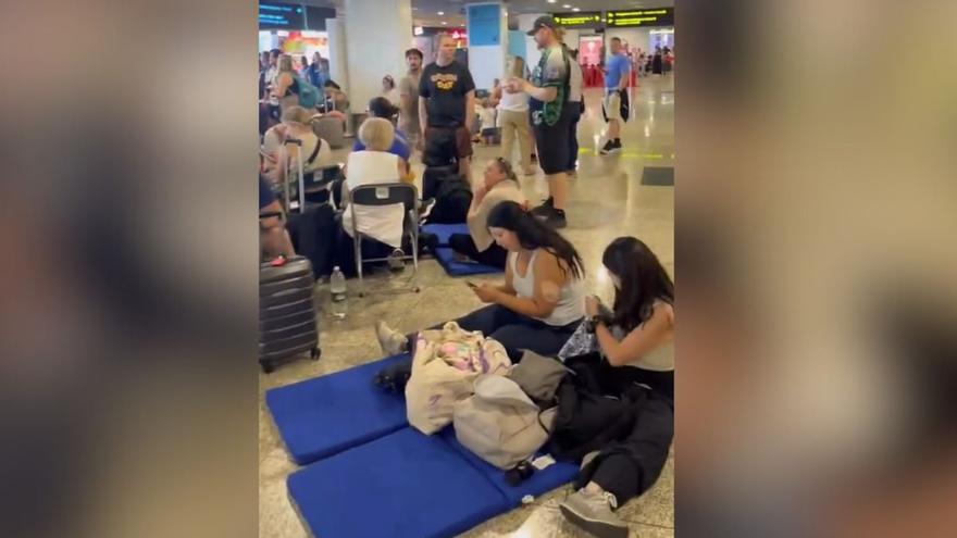 Dos vigueses, entre los españoles atrapados en Madeira: &quot;¡Nos dejáis aquí abandonados como perros una semana!&quot;