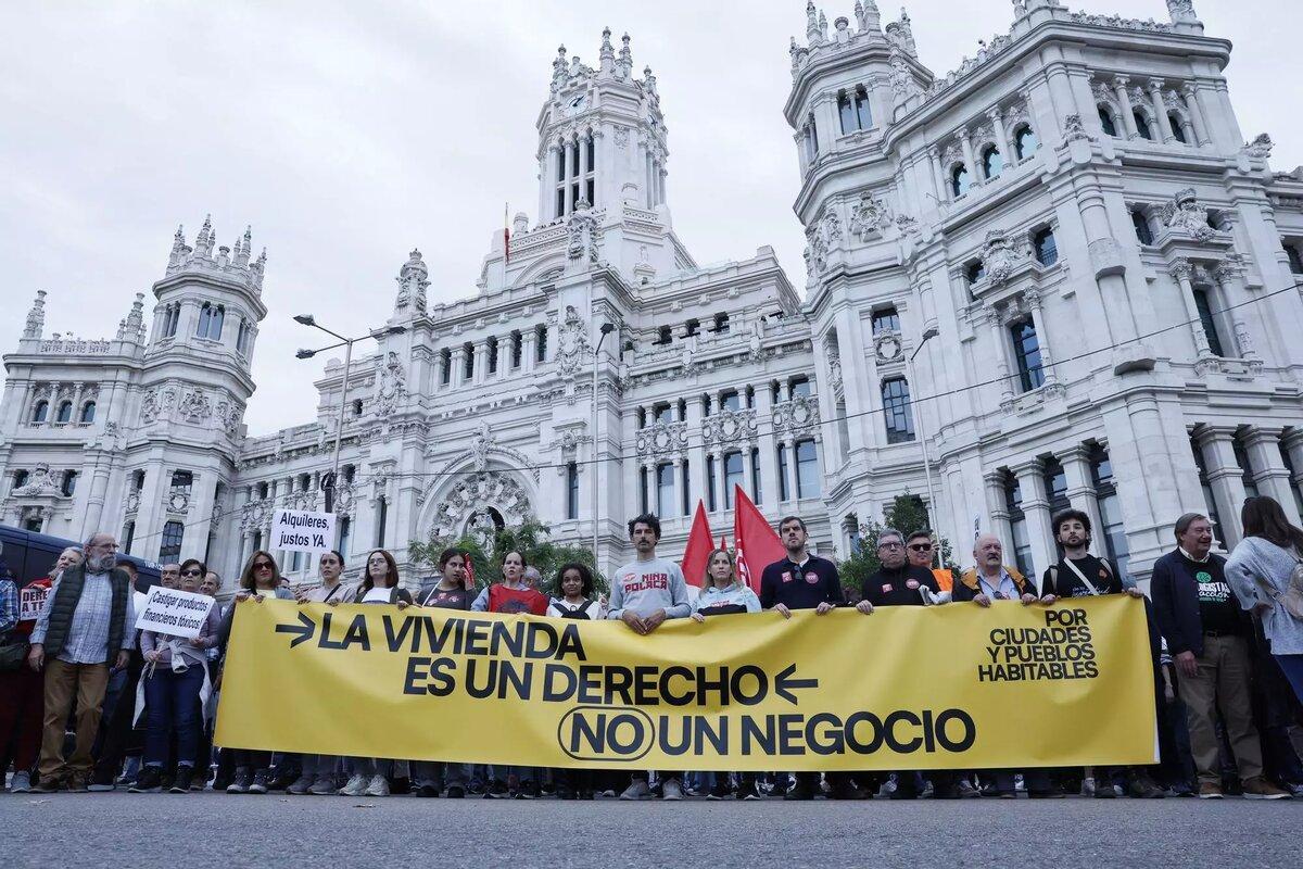 Decenas de miles de personas marchan en Madrid contra precio de alquiler de viviendas