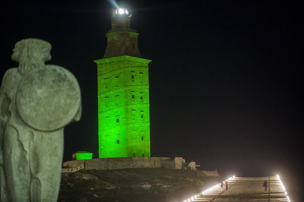 La Torre de Hércules, de verde por San Patricio