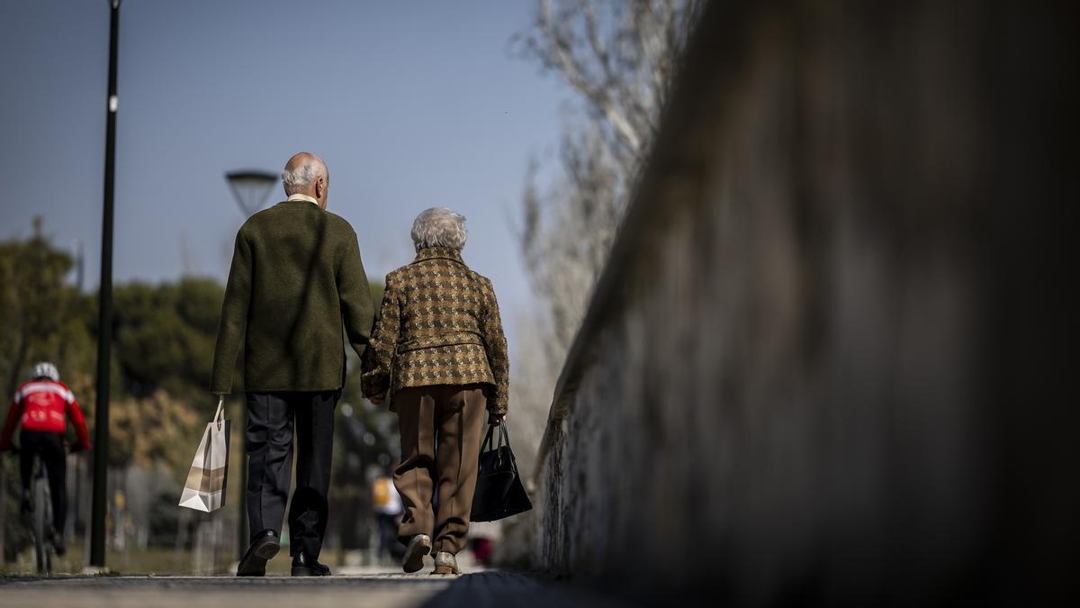 PERSONAS DE TERCERA EDAD - MATRIMONIOS - ANCIANOS - JUBILADOS