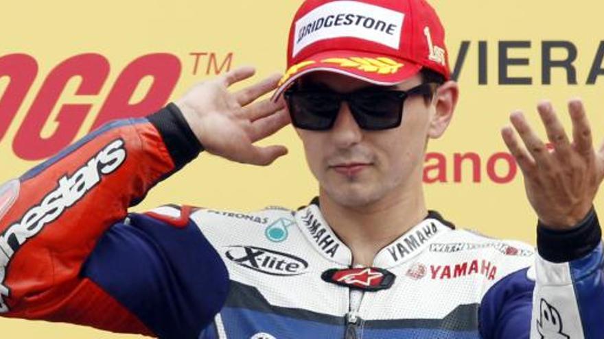 Jorge Lorenzo celebra su victoria en el podio de Misano (San Marino).