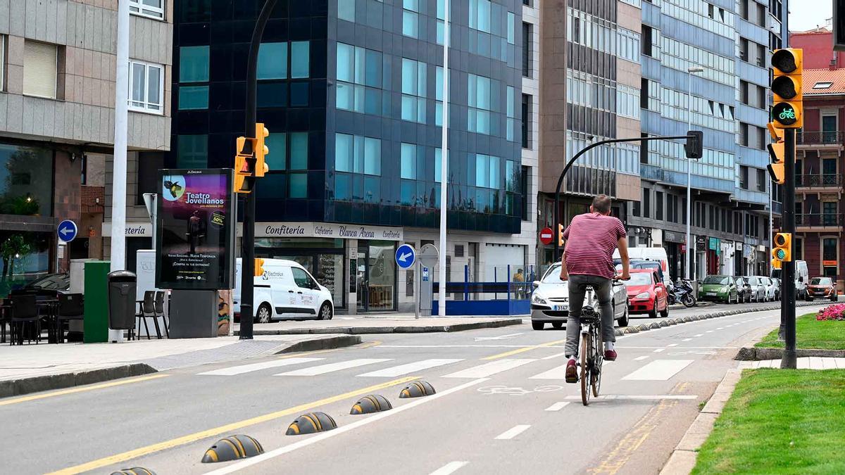 La Guardia Civil vigila a los ciclistas asturianos: la multa que alcanza hasta 200 euros