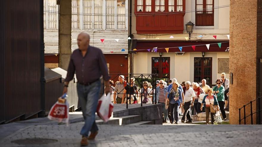 Turistas en Cimadevilla.